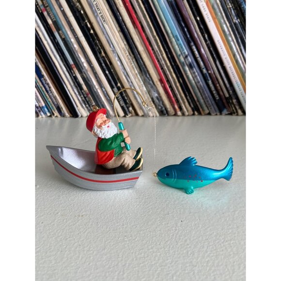 Hallmark Keepsake Ornament Catch Of The Season Santa Fishing Boat & Fish 1998 - Picture 4 of 6
